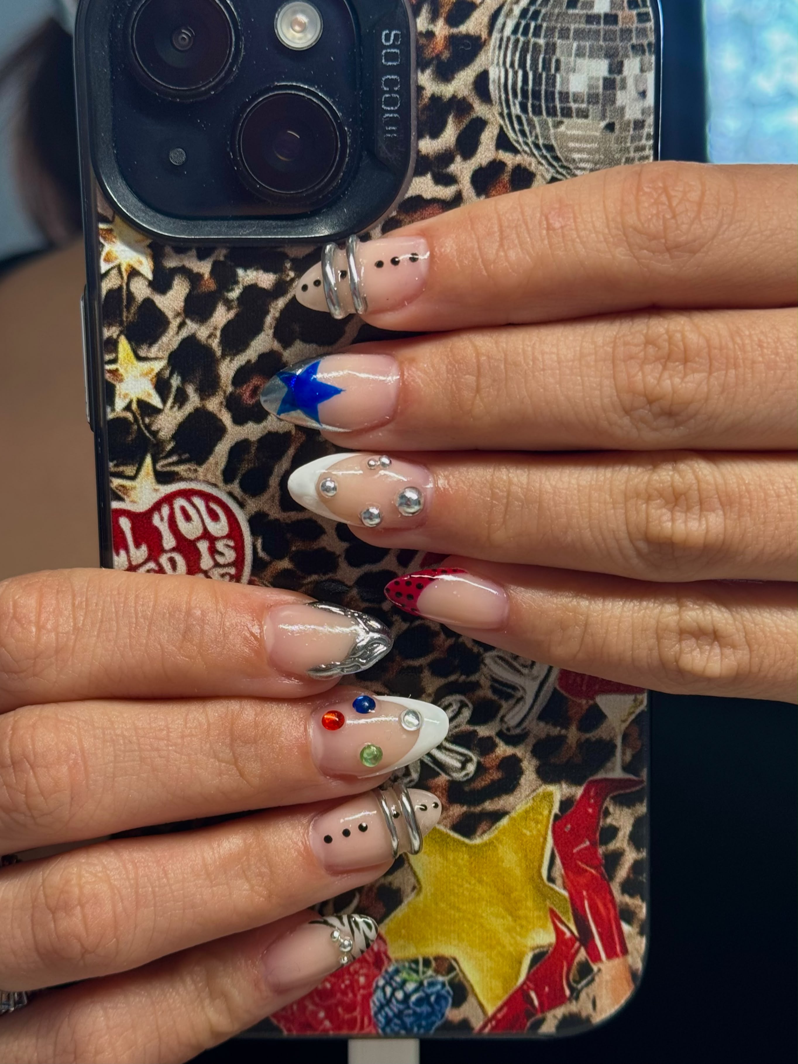 Gepflegte Gel-Nägel mit elegantem Naildesign